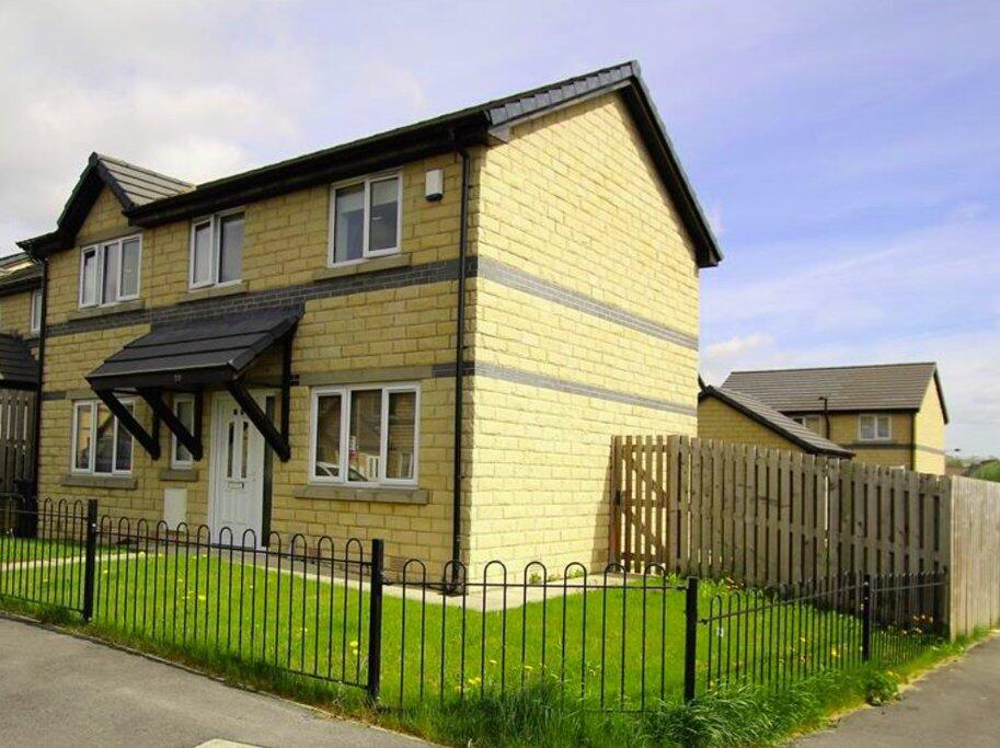 4 bed Detached for rent in Bradford. From The Good Estate Agent - Hythe