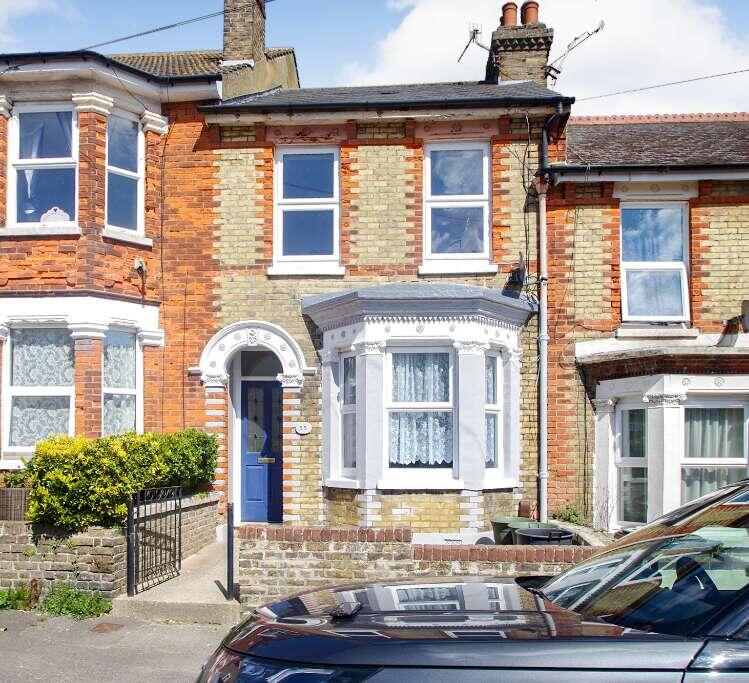 3 bed Mid Terraced House for rent in Dover. From The Good Estate Agent - Hythe 3 bed Mid Terraced House for rent in Dover. From The Good Estate Agent - Hythe