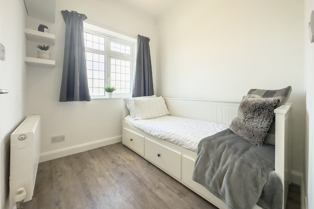 4 bed Studio for rent in Erith. From The Property Cloud