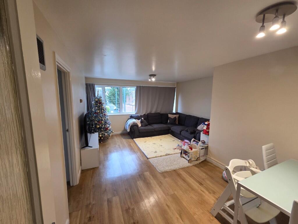2 bed 1st Floor Flat for rent in Hadley Wood. From The Property Studio