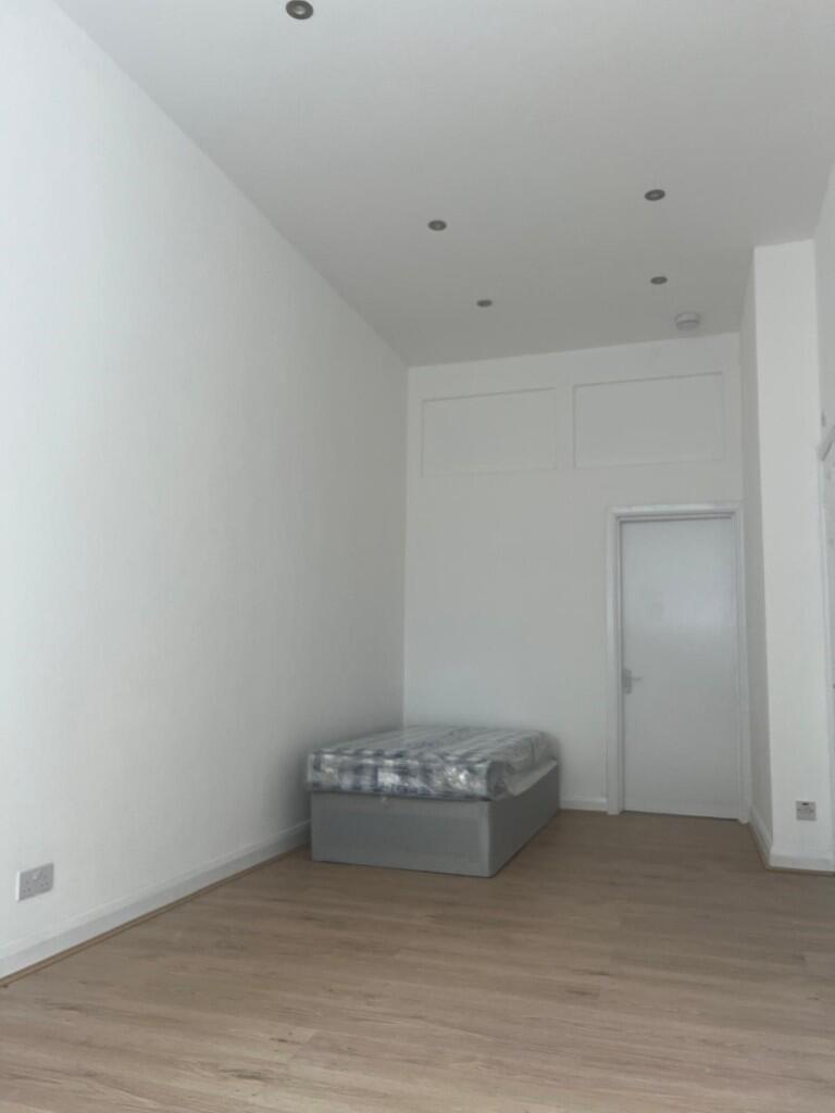 4 bed Studio for rent in Tottenham. From Theori - London