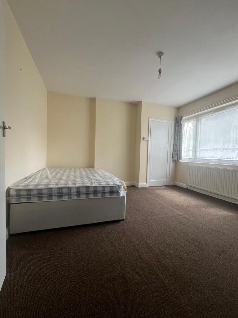 2 bed 1st Floor Flat for rent in Woodford. From Theori - London 2 bed 1st Floor Flat for rent in Woodford. From Theori - London