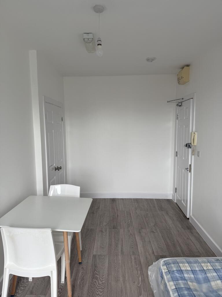 1 bed House Share for rent in London. From Theori - London
