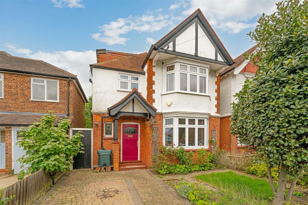 4 bed Detached House for rent in Surbiton. From Tiffin Estate Agents