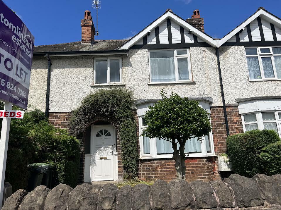 5 bed Mid Terraced House for rent in Beeston. From Tomlinson Estate Management Limited - Lenton
