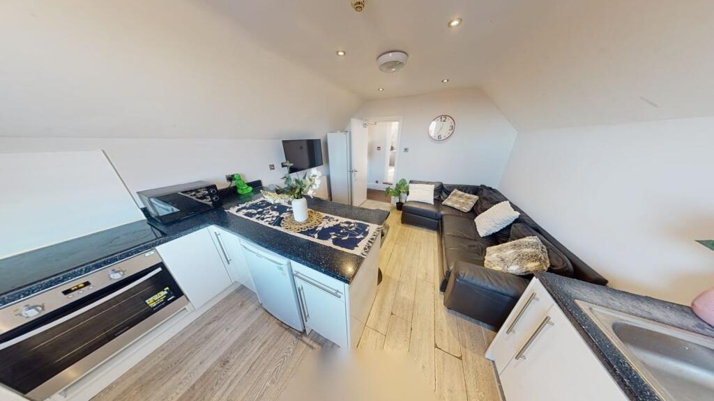 5 bed 1st Floor Flat for rent in Nottingham. From Tomlinson Estate Management Limited - Lenton