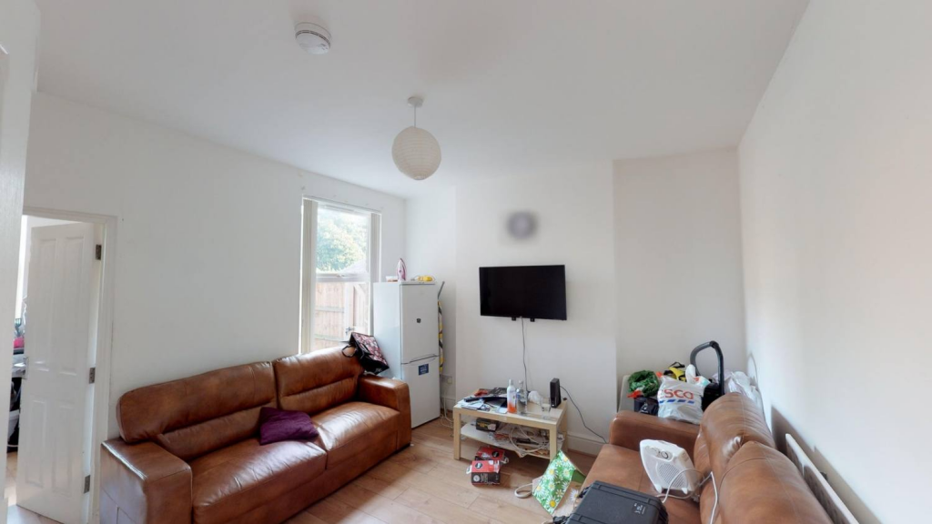 6 bed Semi Detached for rent in Nottingham. From Tomlinson Estate Management Limited - Lenton