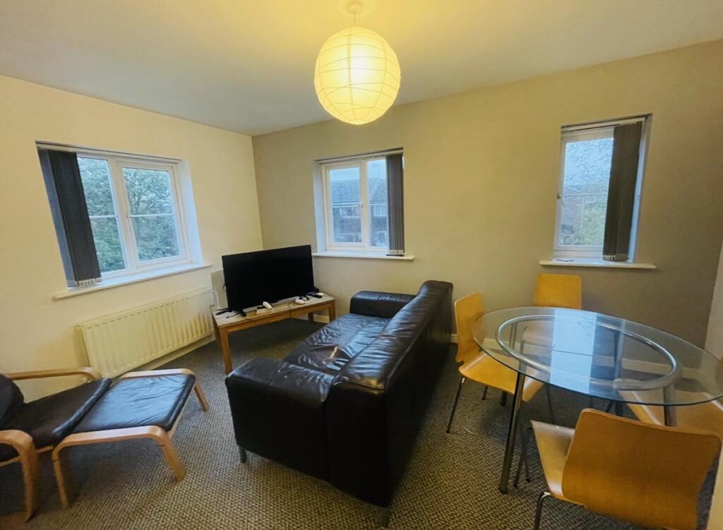 3 bed 1st Floor Flat for rent in Beeston. From Tomlinson Estate Management Limited - Lenton