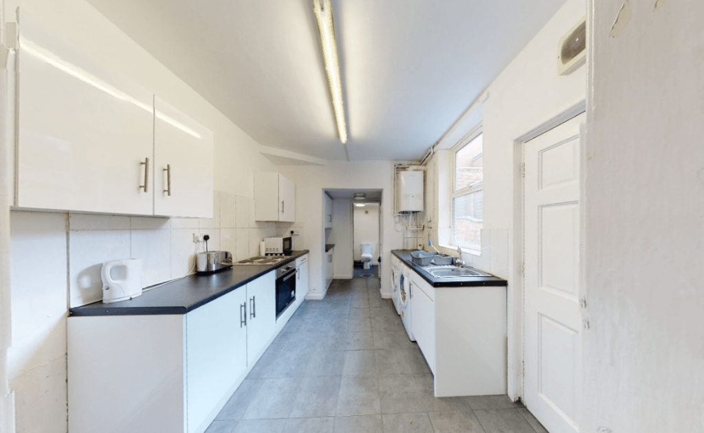 5 bed Semi Detached for rent in Nottingham. From Tomlinson Estate Management Limited - Lenton