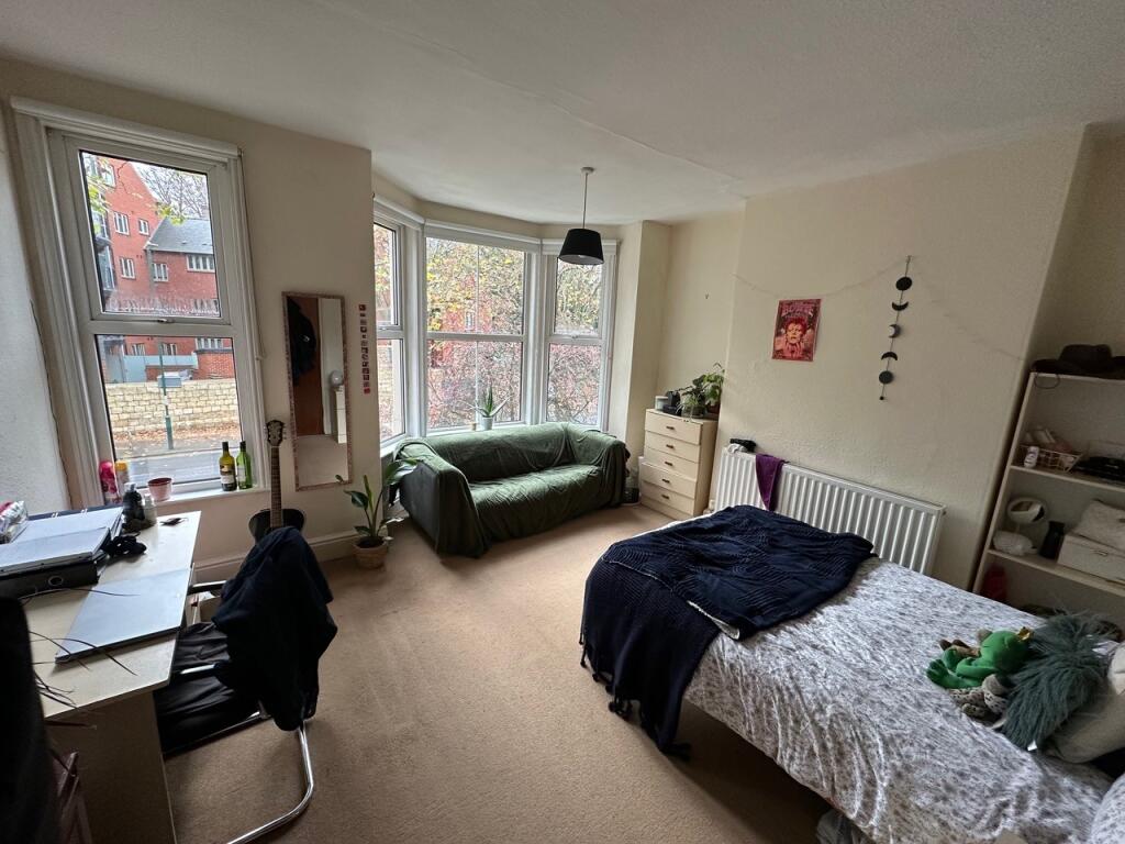 5 bed Mid Terraced House for rent in Nottingham. From Tomlinson Estate Management Limited - Lenton