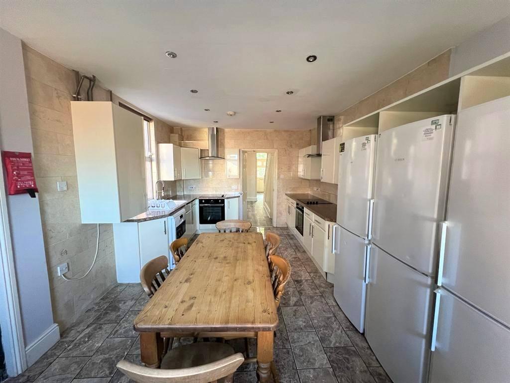 8 bed Mid Terraced House for rent in Nottingham. From Tomlinson Estate Management Limited - Lenton 8 bed Mid Terraced House for rent in Nottingham. From Tomlinson Estate Management Limited - Lenton