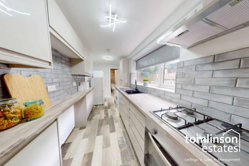 4 bed Mid Terraced House for rent in Nottingham. From Tomlinson Estate Management Limited - Lenton