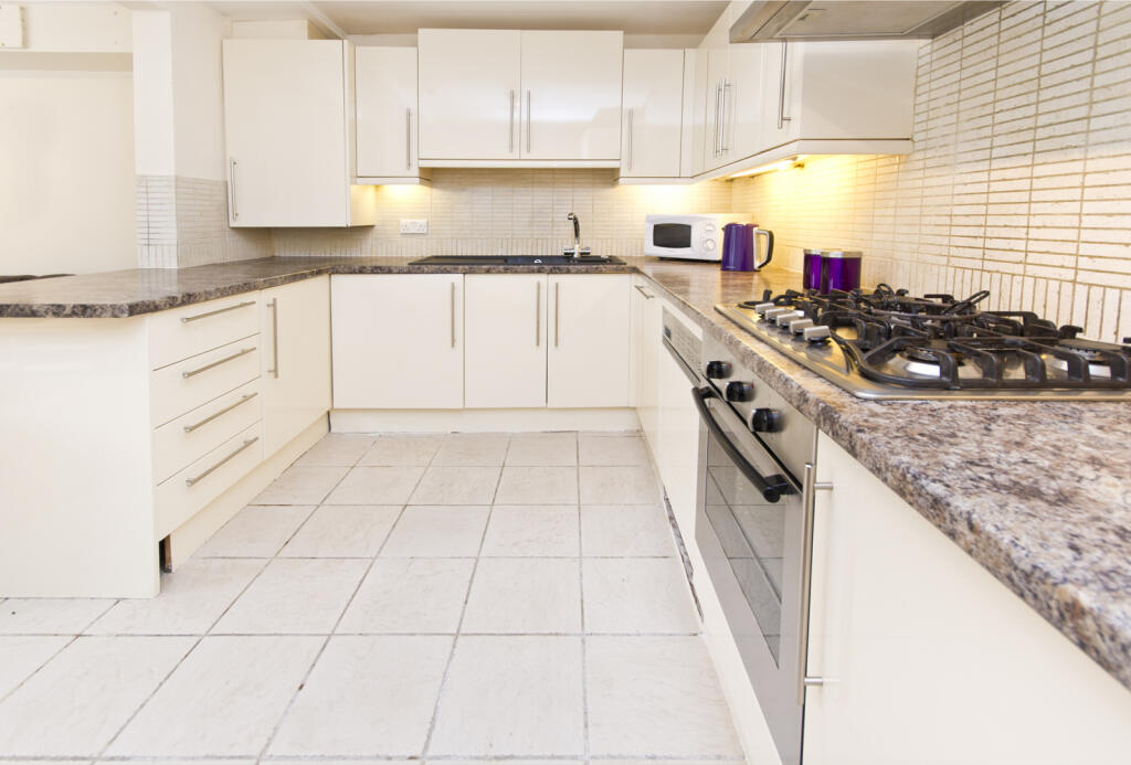 4 bed Mid Terraced House for rent in Nottingham. From Tomlinson Estates