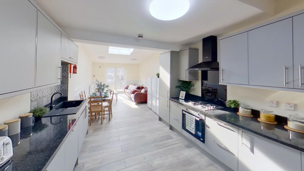 8 bed Semi Detached for rent in Nottingham. From Tomlinson Estates 8 bed Semi Detached for rent in Nottingham. From Tomlinson Estates