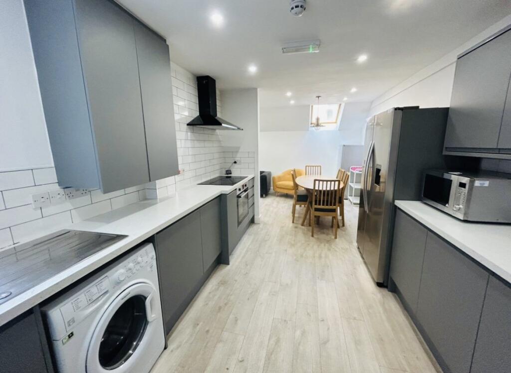 6 bed Semi Detached for rent in Nottingham. From Tomlinson Estates 6 bed Semi Detached for rent in Nottingham. From Tomlinson Estates