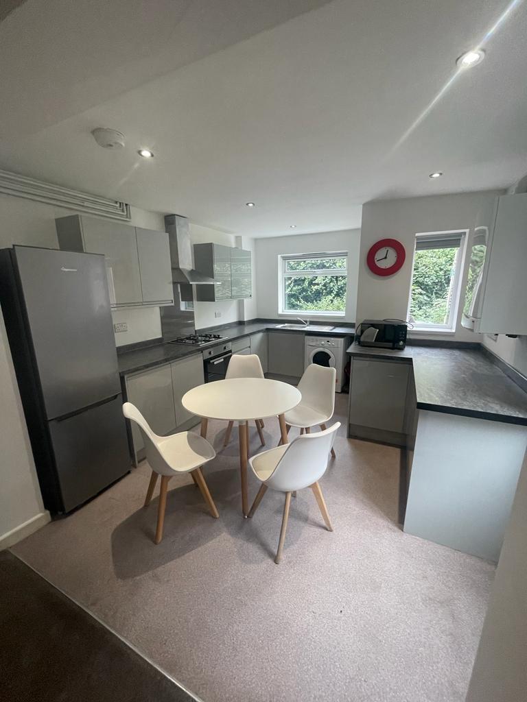 4 bed Mid Terraced House for rent in Nottingham. From Tomlinson Estates 4 bed Mid Terraced House for rent in Nottingham. From Tomlinson Estates