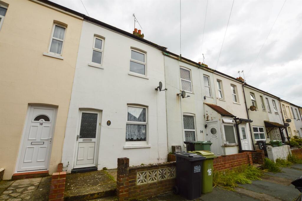 2 bed Mid Terraced House for rent in Lunsford's Cross. From Town Rentals - Eastbourne