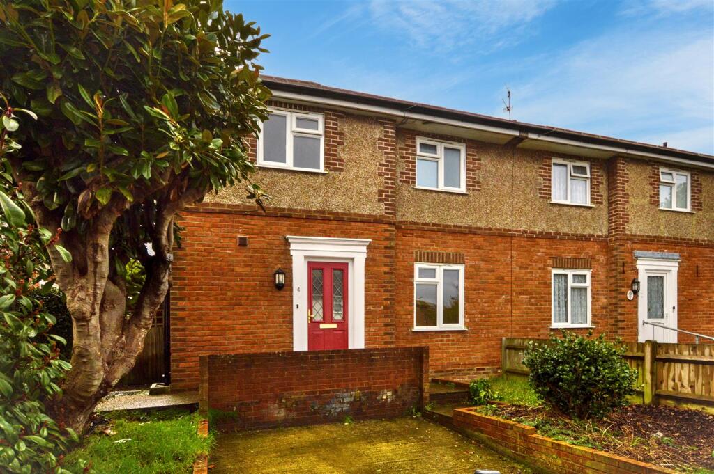 3 bed Semi Detached for rent in Stone Cross. From Town Rentals - Eastbourne