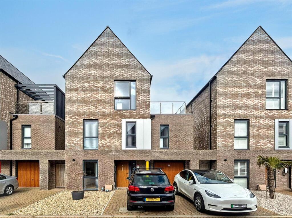 4 bed Detached for rent in Eastbourne. From Town Rentals - Eastbourne