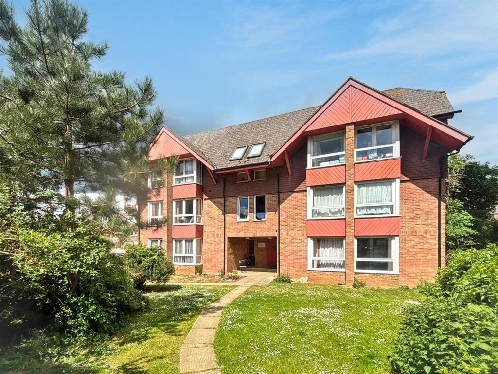 4 bed Studio for rent in Eastbourne. From Town Rentals - Eastbourne 4 bed Studio for rent in Eastbourne. From Town Rentals - Eastbourne