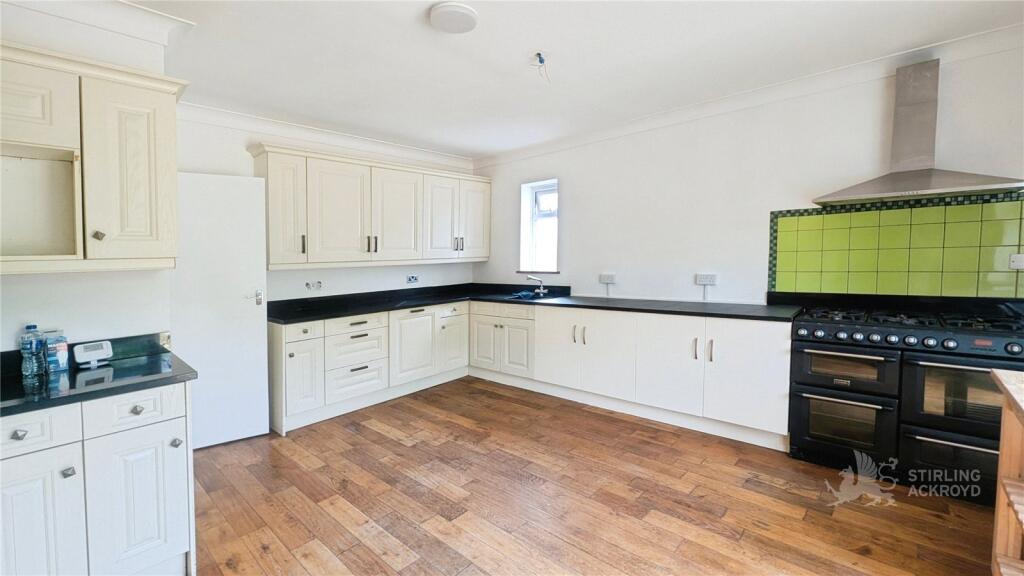 3 bed Bungalow for rent in Ewell. From Stirling Ackroyd - Croydon