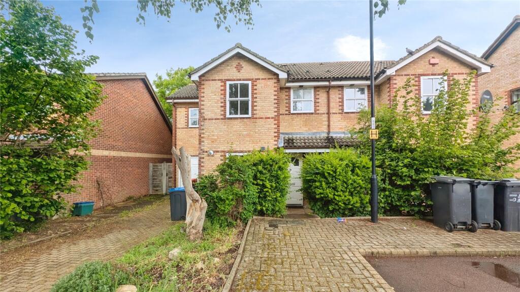 3 bed Semi Detached for rent in Croydon. From Stirling Ackroyd - Croydon 3 bed Semi Detached for rent in Croydon. From Stirling Ackroyd - Croydon