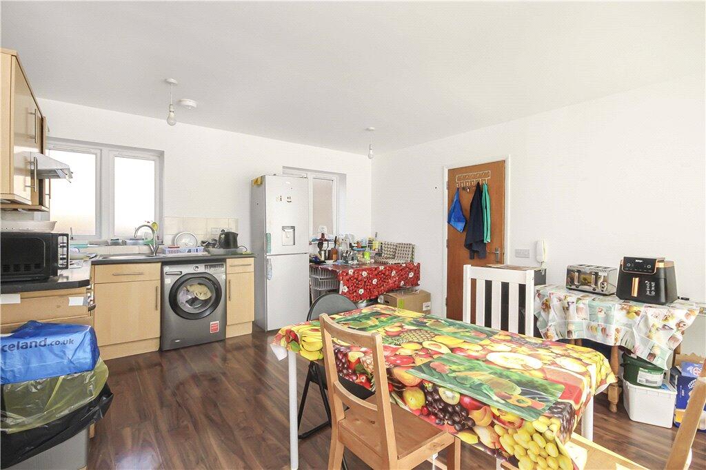 3 bed Apartment for rent in Mitcham. From Stirling Ackroyd - Streatham