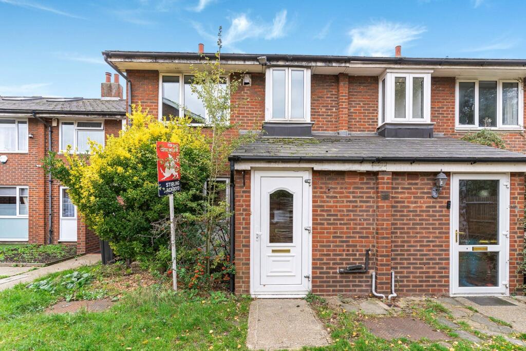 4 bed Mid Terraced House for rent in London. From Stirling Ackroyd - Streatham
