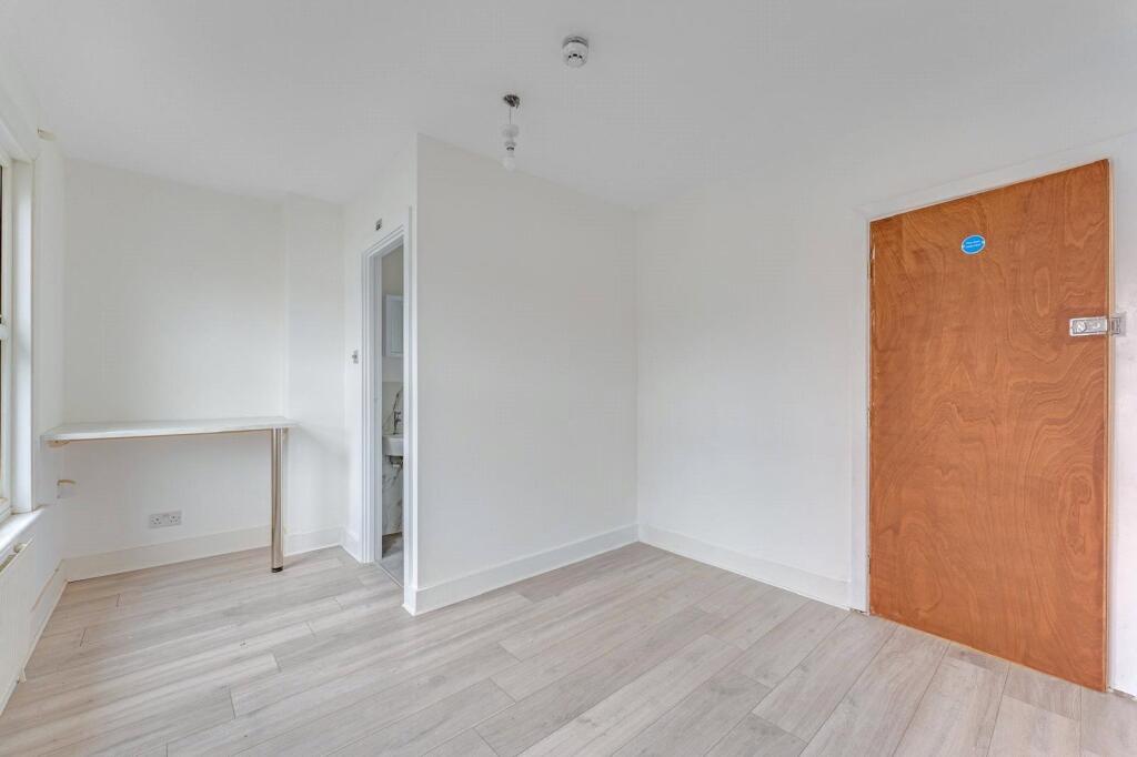 1 bed House Share for rent in Stoneleigh. From Stirling Ackroyd - Streatham