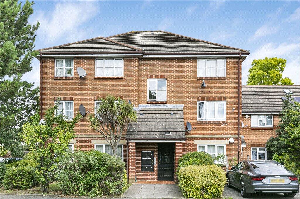 4 bed Studio for rent in Mitcham. From Stirling Ackroyd - Streatham 4 bed Studio for rent in Mitcham. From Stirling Ackroyd - Streatham