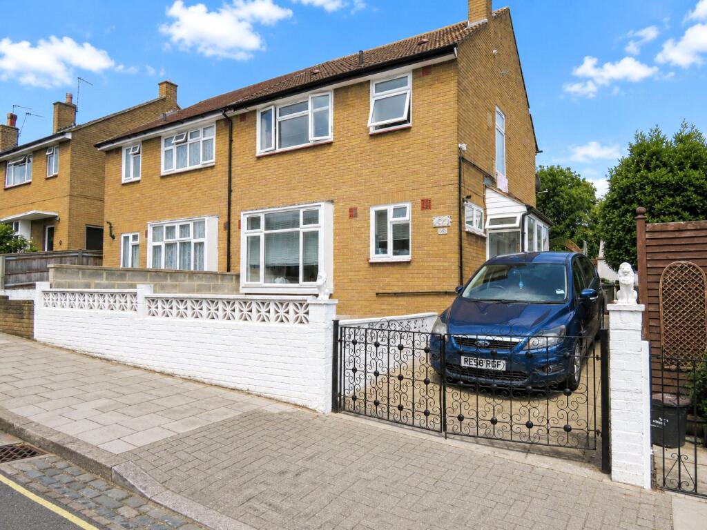 3 bed End of Terrace for rent in Streatham. From Stirling Ackroyd - Streatham