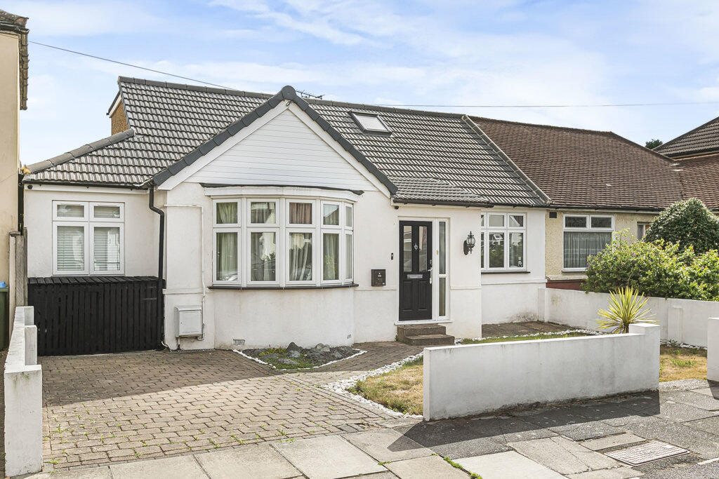 4 bed Bungalow for rent in Twickenham. From Townends