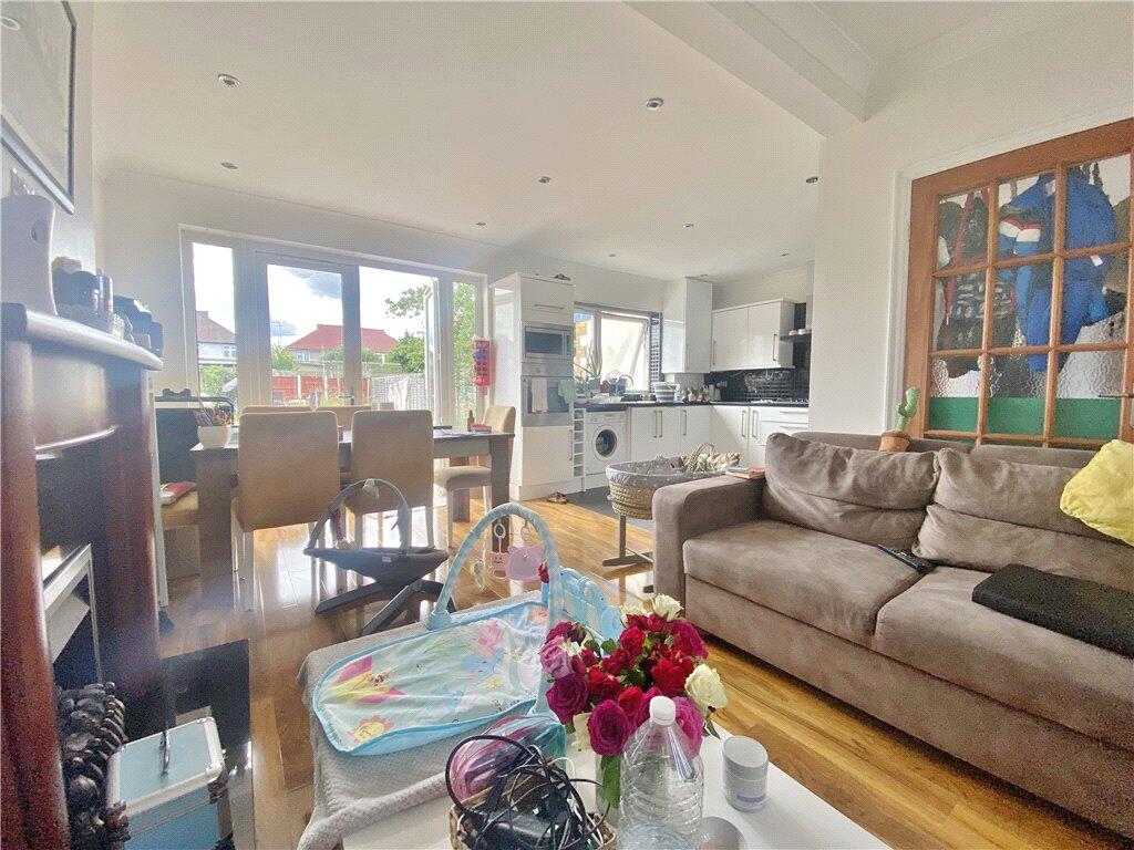 3 bed Mid Terraced House for rent in Hounslow. From Townends