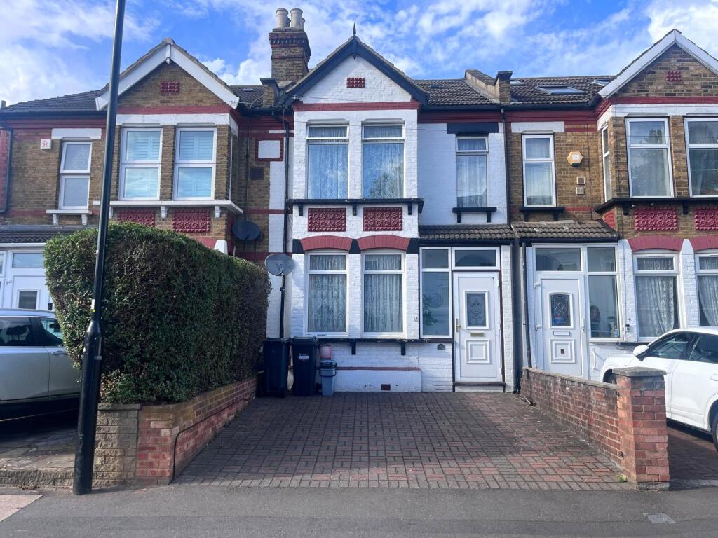 5 bed Mid Terraced House for rent in Hounslow. From Townends 5 bed Mid Terraced House for rent in Hounslow. From Townends