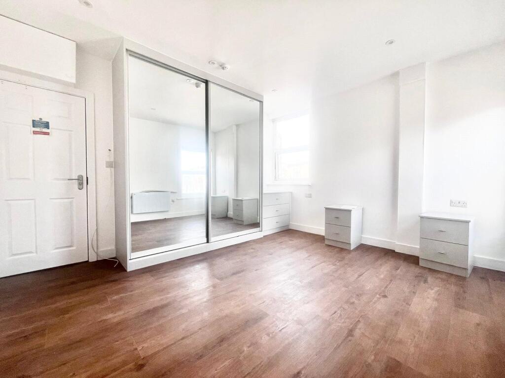 4 bed Studio for rent in Hounslow. From Townends