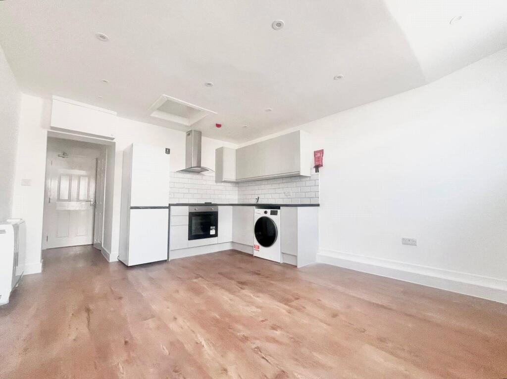 4 bed Studio for rent in Hounslow. From Townends 4 bed Studio for rent in Hounslow. From Townends