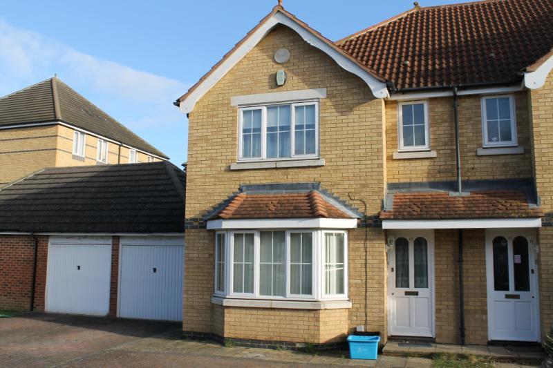 5 bed End Terraced House for rent in Egham. From Townends Regents