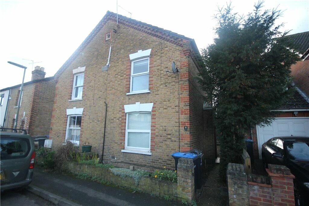 1 bed Mid Terraced House for rent in Egham. From Townends Regents