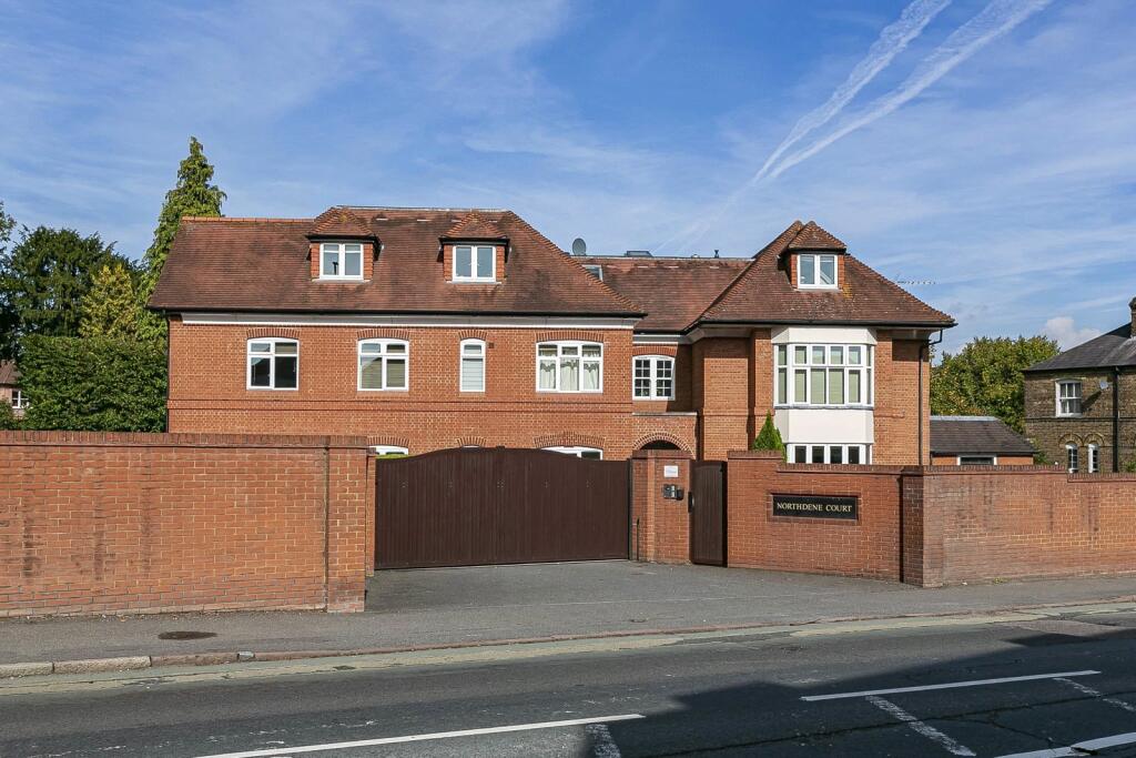 4 bed Apartment for rent in Egham. From Townends Regents