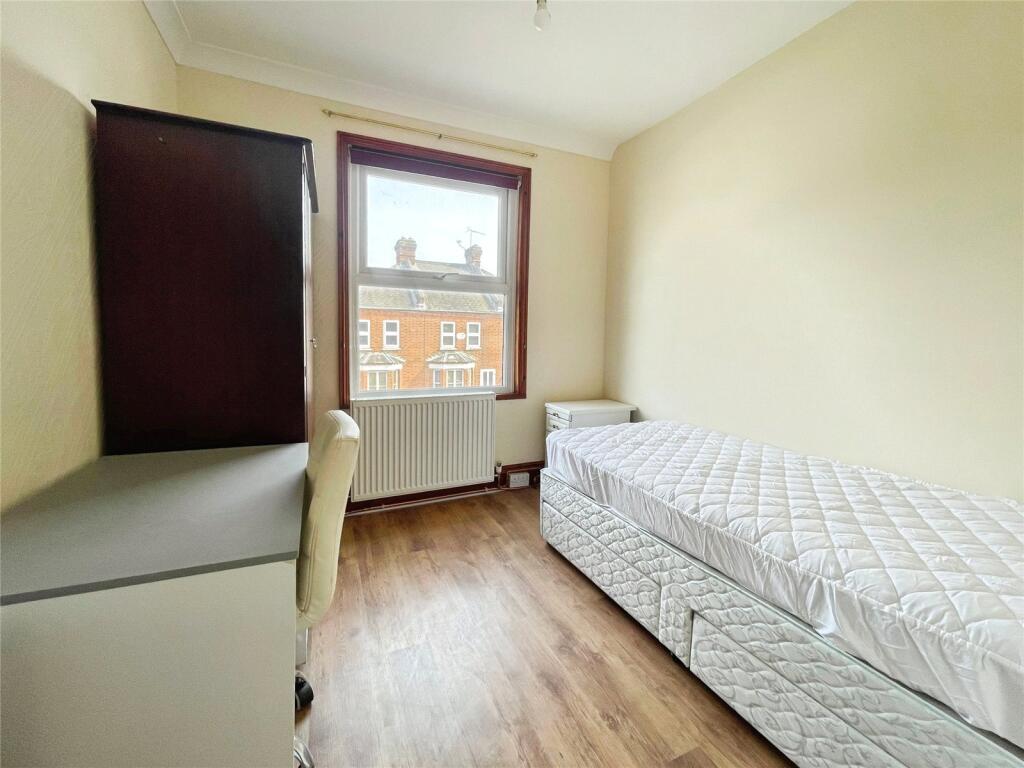 1 bed Detached for rent in Egham. From Townends Regents 1 bed Detached for rent in Egham. From Townends Regents