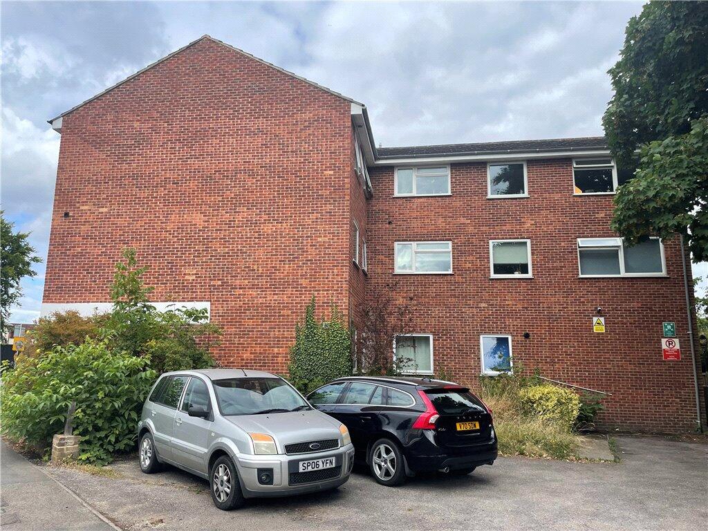 3 bed Apartment for rent in Egham. From Townends Regents