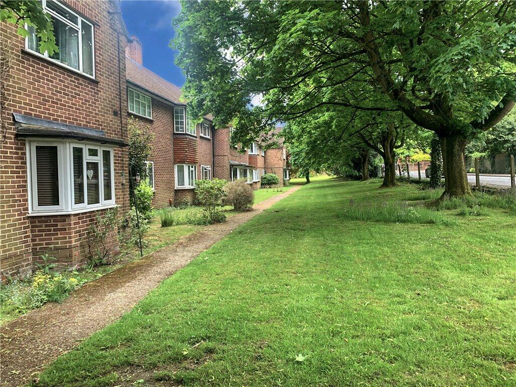 2 bed Apartment for rent in Sunninghill. From Townends Regents