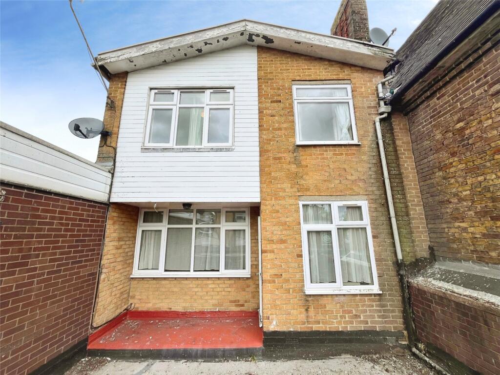 3 bed Annexe for rent in Egham. From Townends Regents