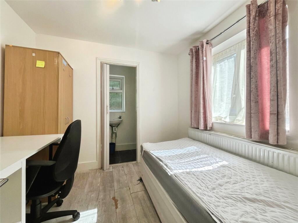 1 bed House Share for rent in Egham. From Townends Regents