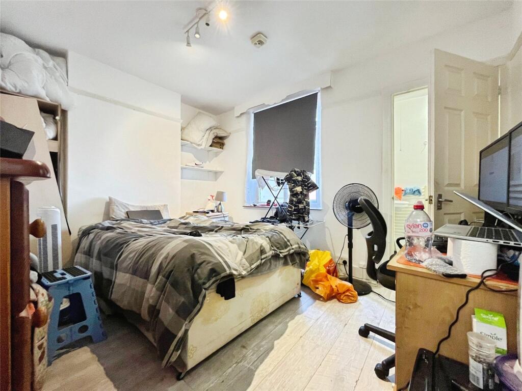 1 bed House Share for rent in Egham. From Townends Regents 1 bed House Share for rent in Egham. From Townends Regents
