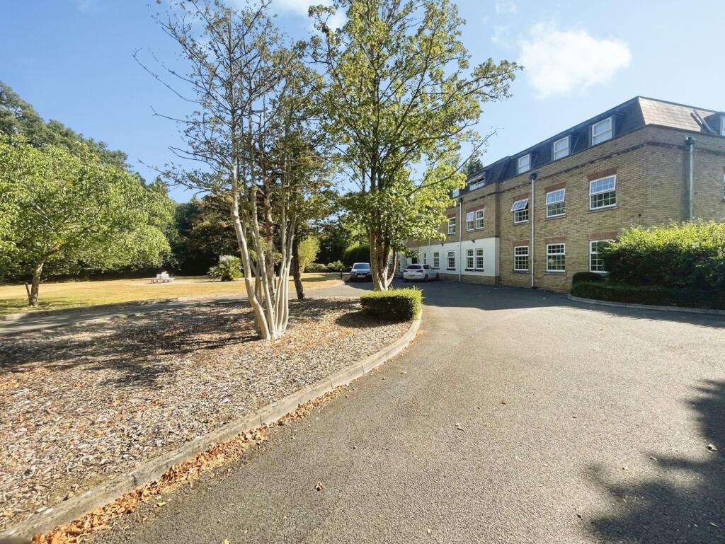 2 bed Apartment for rent in Windsor. From Townends Regents