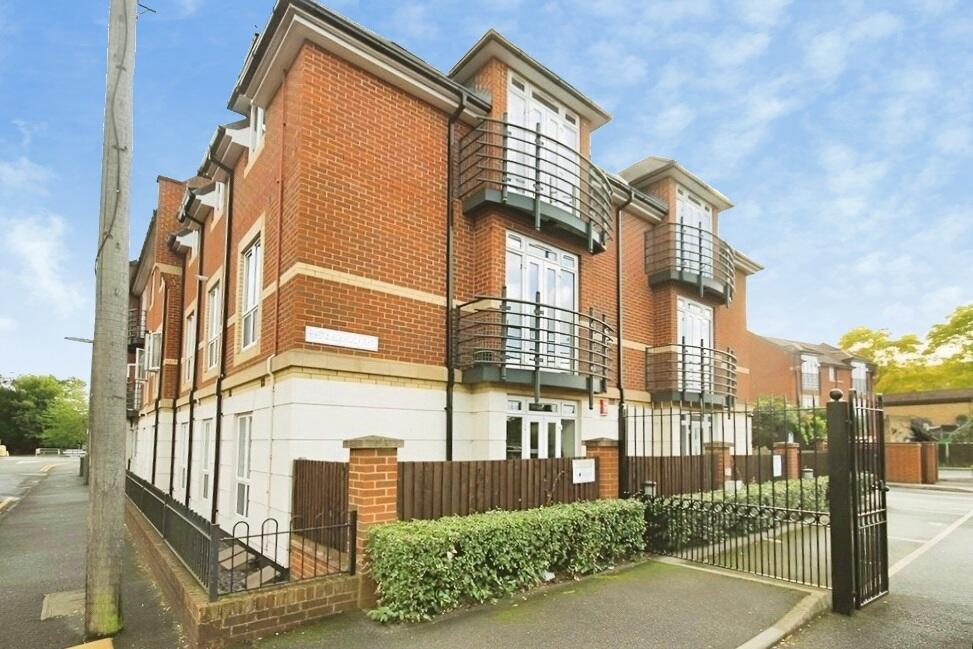 2 bed Apartment for rent in Egham. From Townends Regents 2 bed Apartment for rent in Egham. From Townends Regents