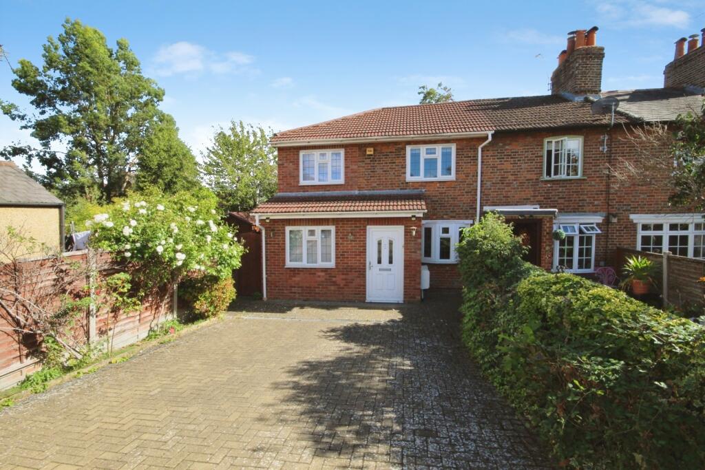 5 bed Semi Detached for rent in Egham. From Townends Regents