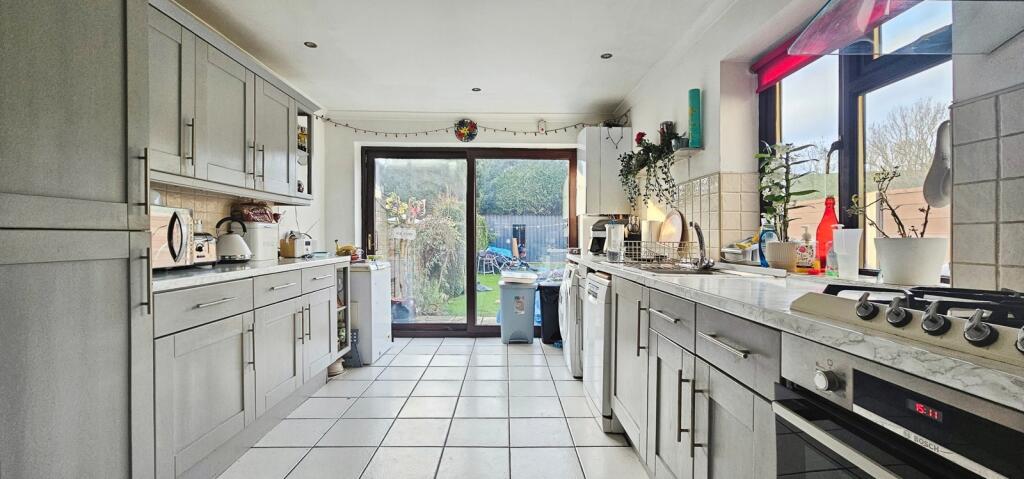 1 bed House Share for rent in Staines-upon-Thames. From Stirling Ackroyd - Staines