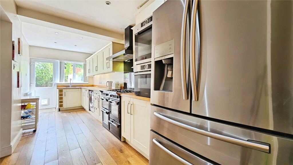 1 bed Semi Detached for rent in Staines-upon-Thames. From Stirling Ackroyd - Staines
